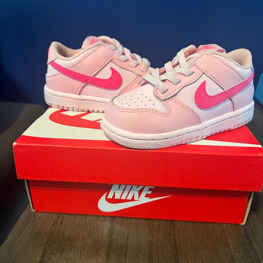 Dunk Low Triple Pink